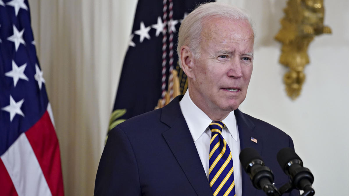 Biden marks Labor Day delivering sandwiches to union members