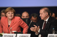 <p>German Chancellor Angela Merkel is applauded by Turkish President Recep Tayyip Erdogan after her speech at the World Humanitarian Summit in Istanbul on May 23, 2016. (Ozan Kose/AP) </p>