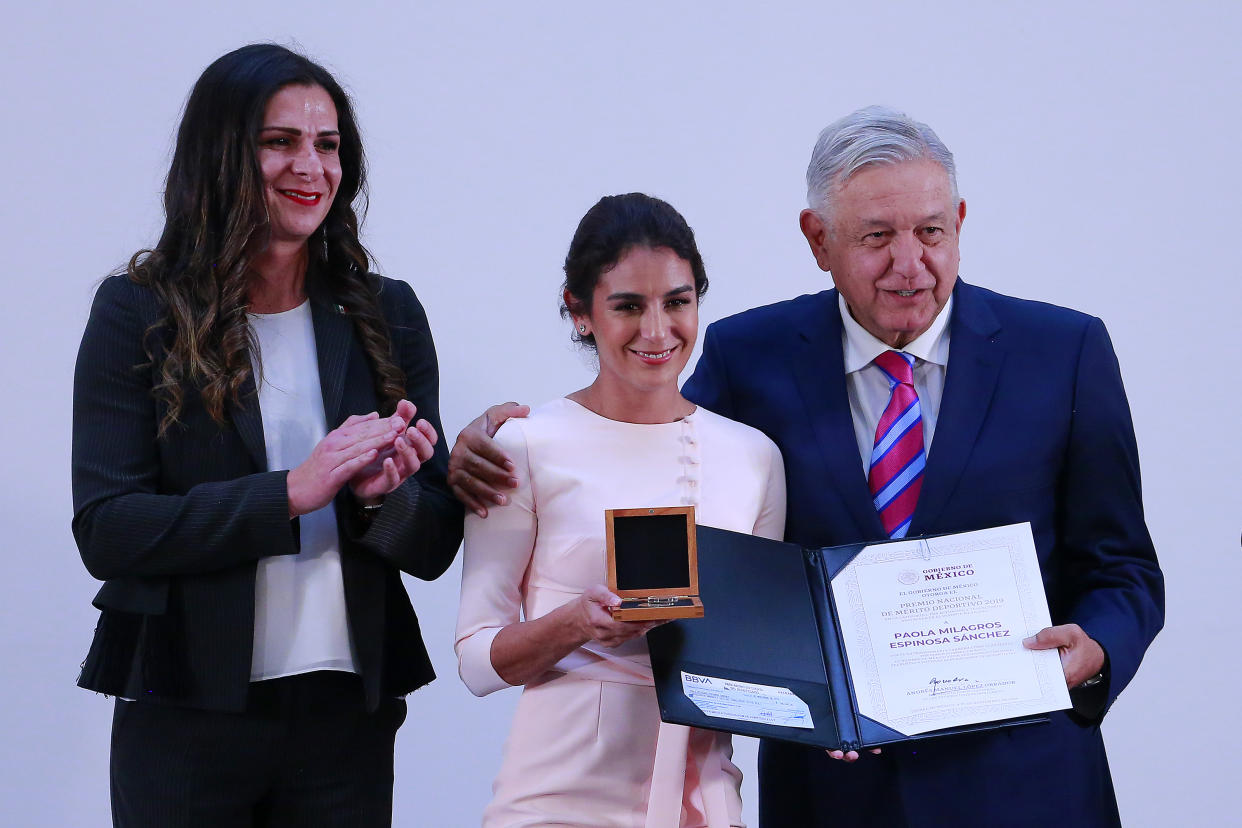 MEXICO CITY, MEXICO - NOVEMBER 27: Mexican diver Paola Espinosa receives an award from President of Mexico Andres Manuel Lopez Obrador during the Mexican National Sports and Sports Merit Awards at Palacio Nacional on November 27, 2019 in Mexico City, Mexico. (Photo by Mauricio Salas/Jam Media/Getty Images)
