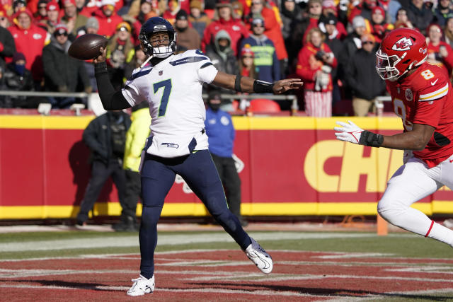 Kansas City Chiefs quarterback Patrick Mahomes stretches prior to an NFL  football game against the Los Angeles Rams Sunday, Nov. 27, 2021, in Kansas  City, Mo. (AP Photo/Ed Zurga Stock Photo - Alamy