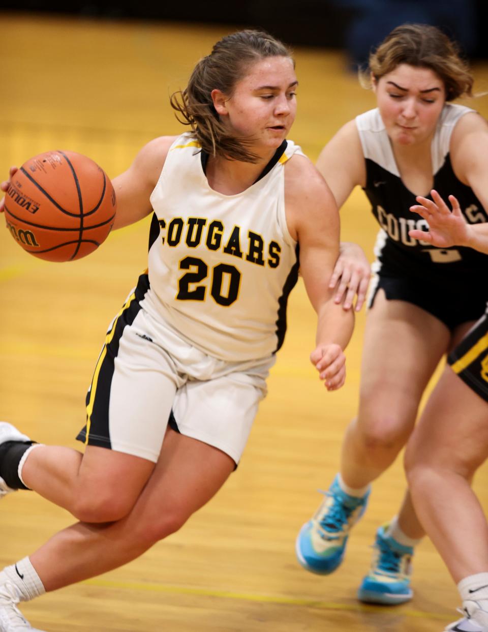 Cascade's Ariel Tobiasson (20) drives to the basket against Country Christian during the first half of the game at Cascade High School in Turner, Ore. on Tuesday, Dec. 14, 2021. 