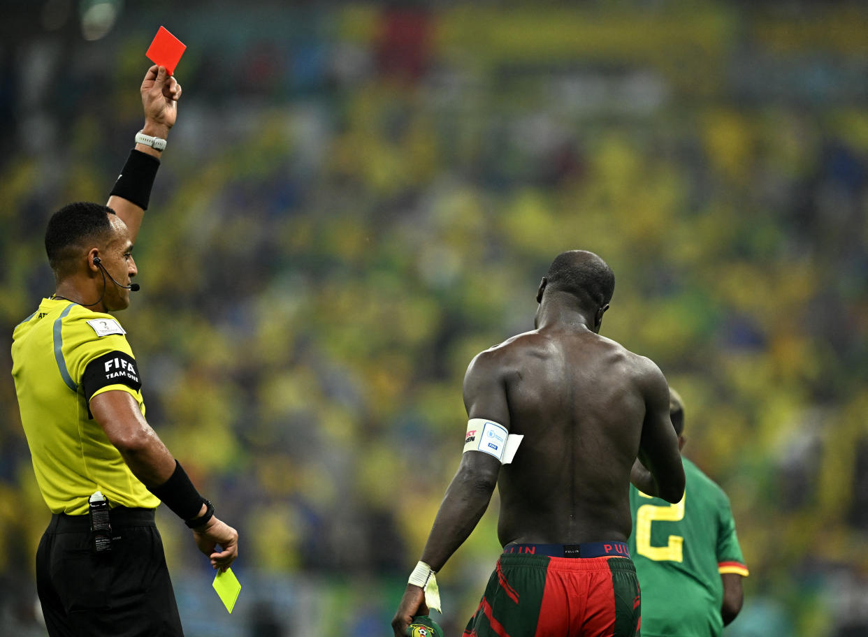 Aboubakar fue expulsado en el partido entre Camerún y Brasil en la última jornada del Grupo G (Foto: REUTERS/Dylan Martinez