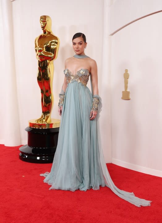 HOLLYWOOD, CALIFORNIA – MARCH 10: Hailee Steinfeld attends the 96th Annual Academy Awards on March 10, 2024 in Hollywood, California. (Photo by Kevin Mazur/Getty Images)