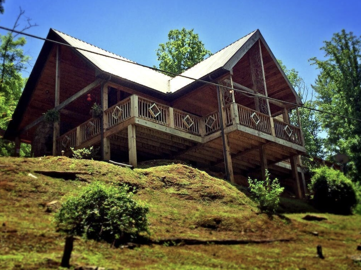 Couple’s Getaway Cabin