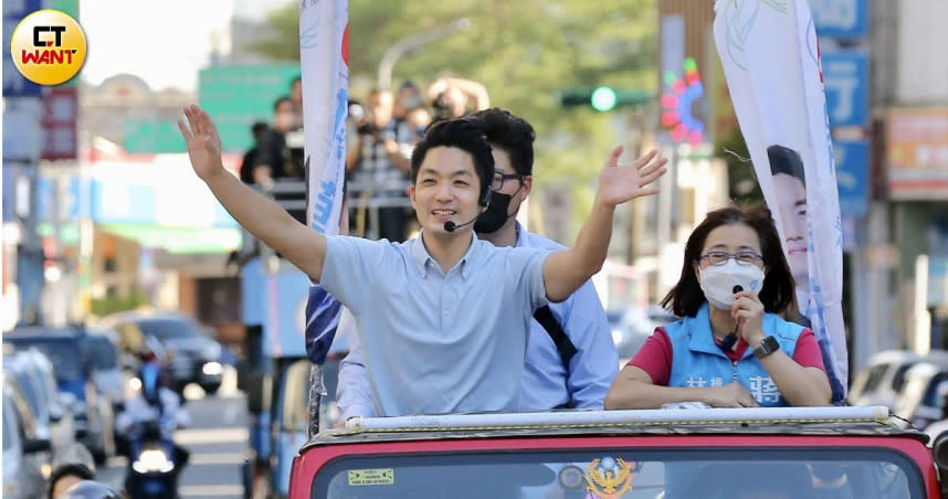 台北市長當選人蔣萬安今日進行車隊掃街謝票，感謝市民朋友信任，也表示人事方面尚在積極規畫中。（圖／黃耀徵攝）