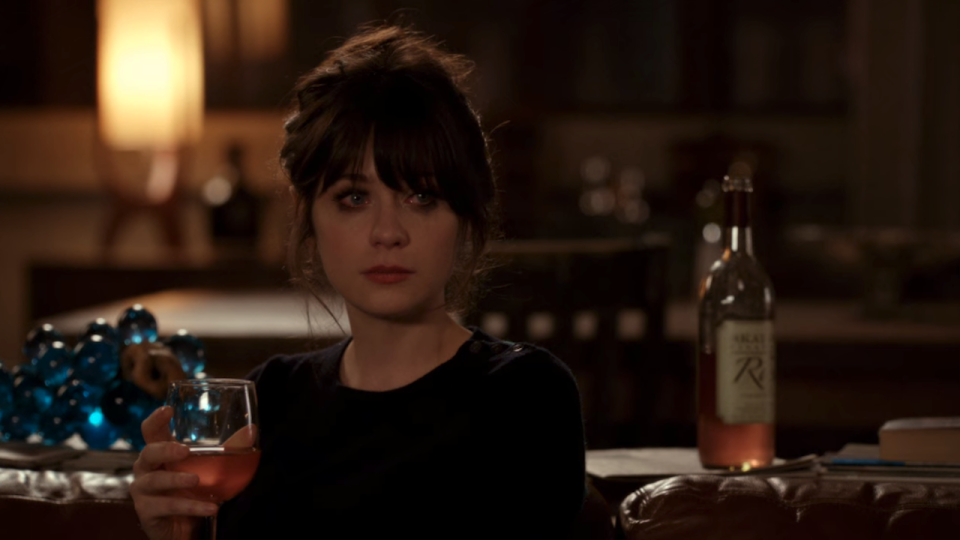 Zooey Deschanel in Taylor Swift scene in New Girl Season 2