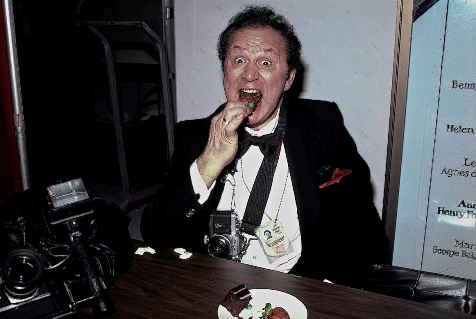 <div class="inline-image__caption"><p>Washington, DC., USA, December 4, 1983. Ron Galella gets to eat a snack while waiting for the stars to arrive at the Kennedy Center Honors.</p></div> <div class="inline-image__credit">Mark Reinstein / MediaPunch Inc / Alamy Stock Photo</div>