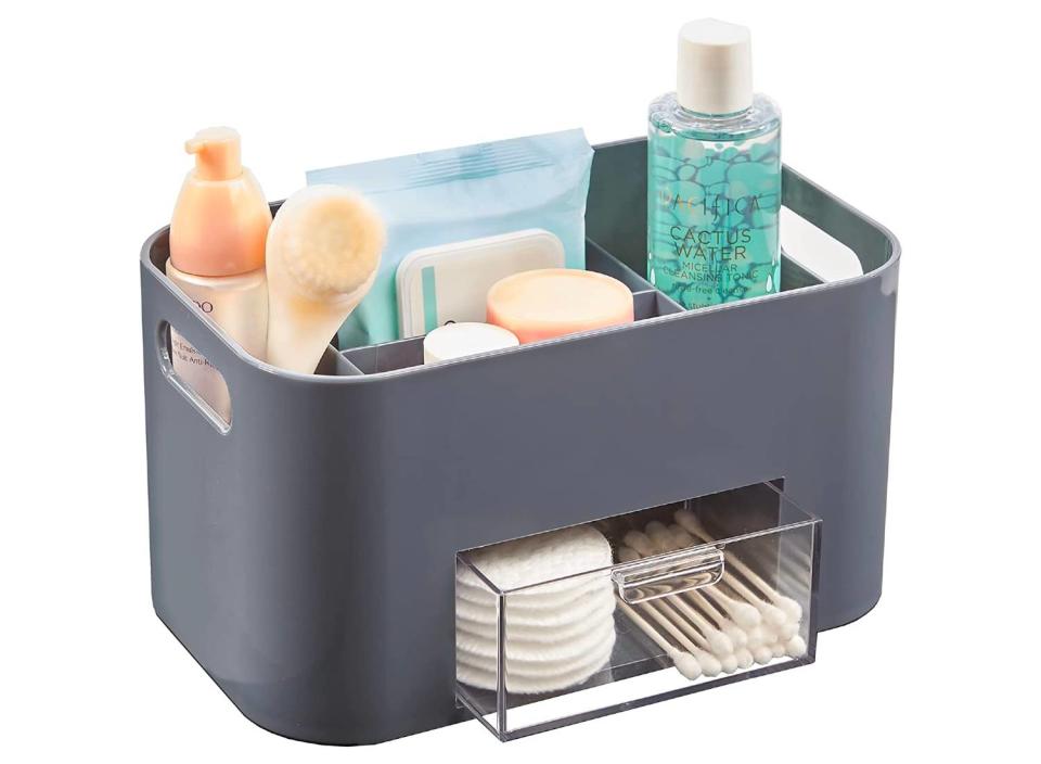 The portable solution for sorting and storing your cosmetics and beauty products. (Source: Amazon)