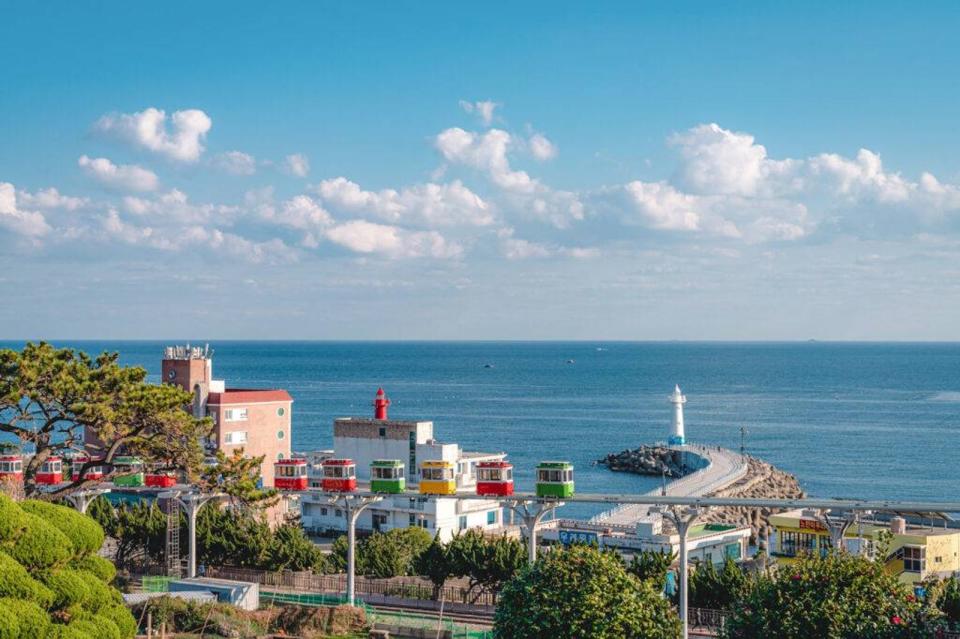 海雲台天空膠囊列車為近期相當熱門的旅遊新設施。（釜山市政府觀光政策課提供）