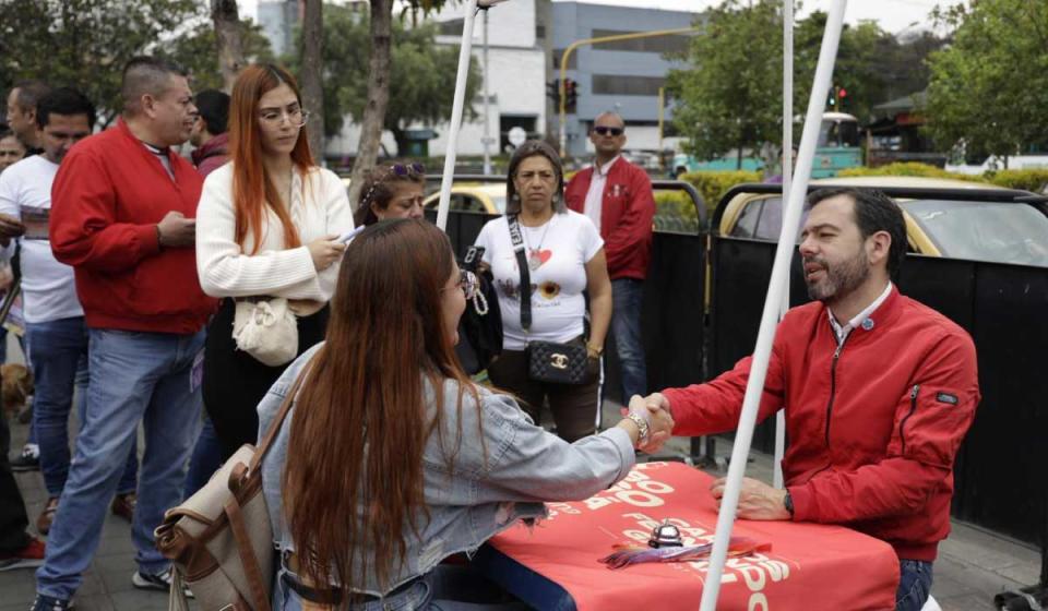 Carlos Fernando Galán punta en la última encuesta de elecciones regionales. Imagen tomada de X @CarlosFGalan