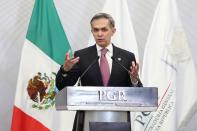 <p>Luego de darse a conocer la noticia, el jefe de Gobierno de la Ciudad de México, Miguel Ángel Mancera, escribió en su cuenta de Twitter: "Lamento el fallecimiento de Rafael Tovar y de Teresa, gran promotor de la cultura. Descanse en paz". Foto: El Universal </p>