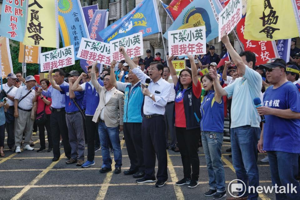 國民黨立委對於釋憲結果相當不滿。   圖：張良一/攝