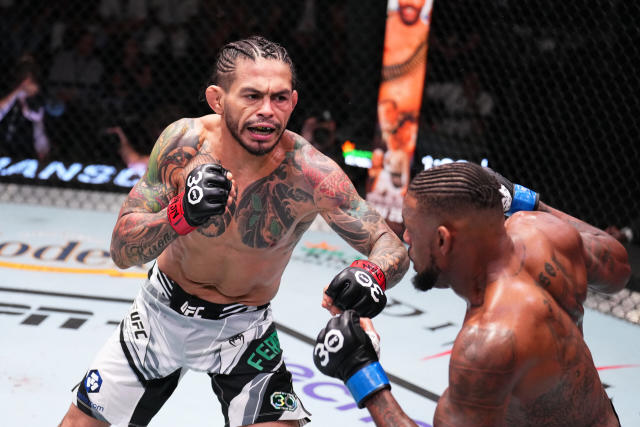 UFC Fight Night 224 video: Diego Ferreira knocks Michael Johnson out cold -  Yahoo Sports