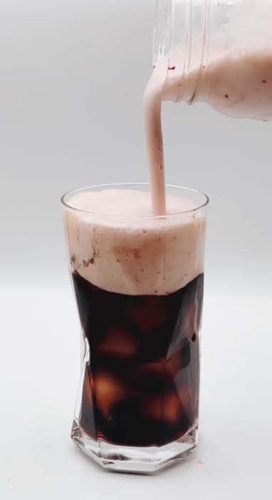 iced-coffee-strawberry