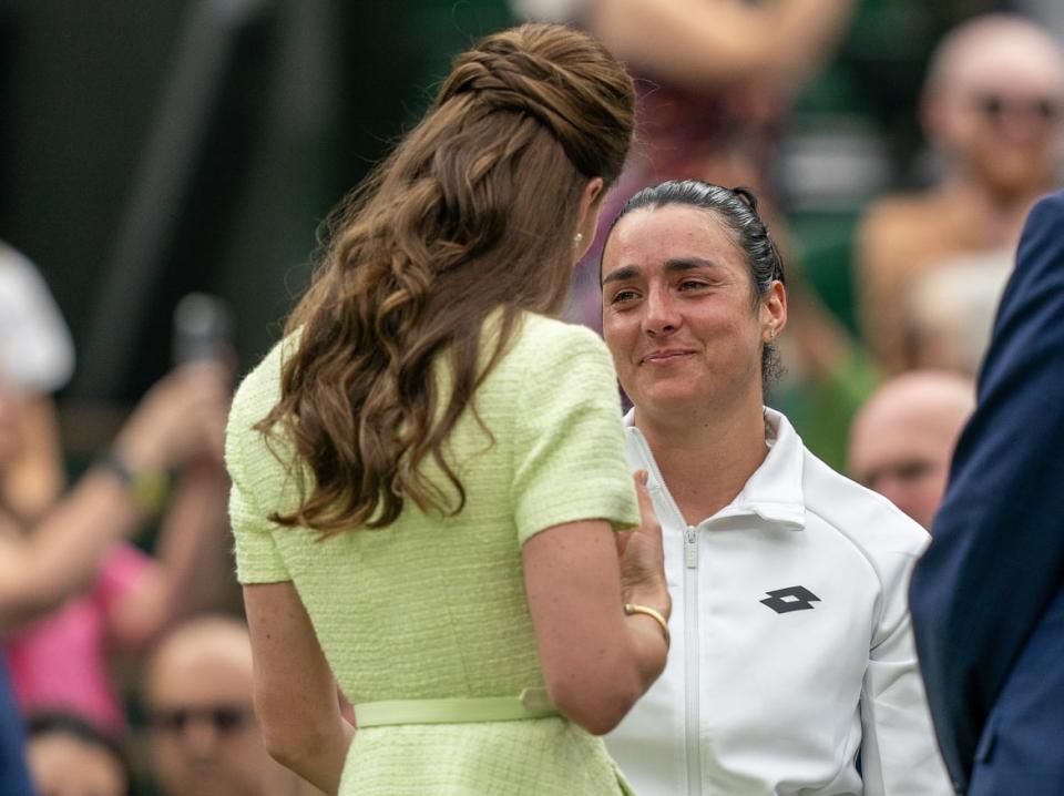 <div class="inline-image__title">/</div> <div class="inline-image__caption"><p>Kate, back to camera, with Ons Jabeur after Jabeur lost the women’s final against Marketa Vondrousova on day 13 at the All England Lawn Tennis and Croquet Club.</p></div> <div class="inline-image__credit">Susan Mullane-USA TODAY Sports</div>