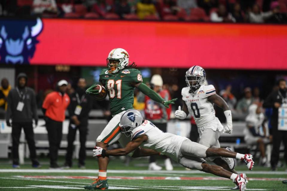 Florida A&M tight end Kamari Young runs the ball during the Cricket Celebration Bowl game between Florida A&M University and Howard University at Mercedes-Benz Stadium. (Credit: Katie Goodale-USA Today Network)
