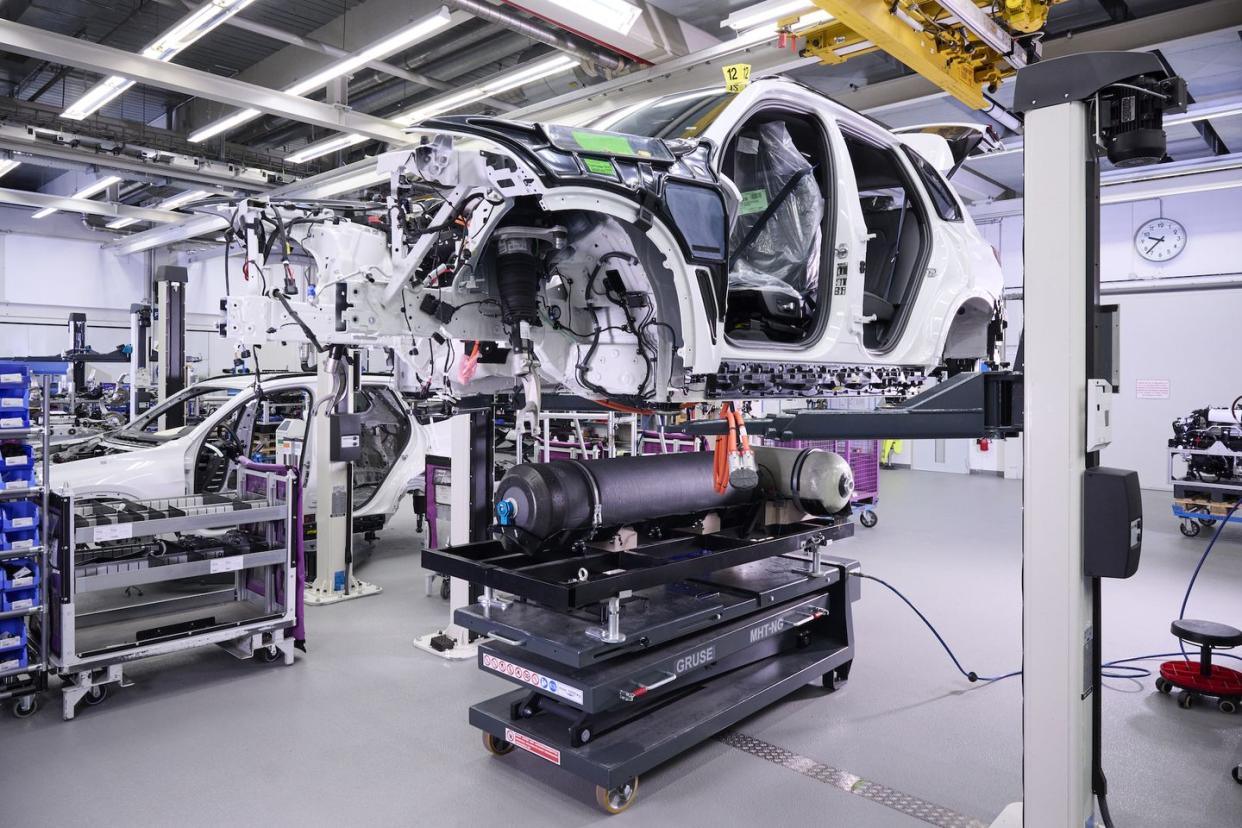 bmw ix5 hydrogen suv assembly