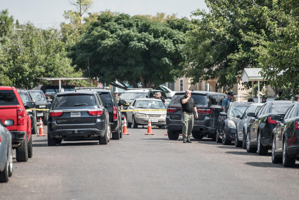 Officers inspect a car in the aftermath of Saturday's deadly shooting in Odessa, Texas. (Photo: Cengiz Yar via Getty Images)