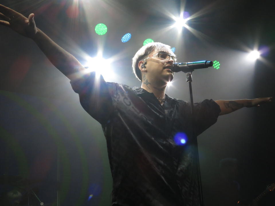 ARCHIVO - Tiago PZK durante un concierto en el Lunario de la Ciudad de México el 3 de mayo de 2022. El artista urbano argentino, que lanzó la versión deluxe de su álbum "Portales" el 30 de marzo de 2023. (Foto AP/Berenice Bautista, archivo)