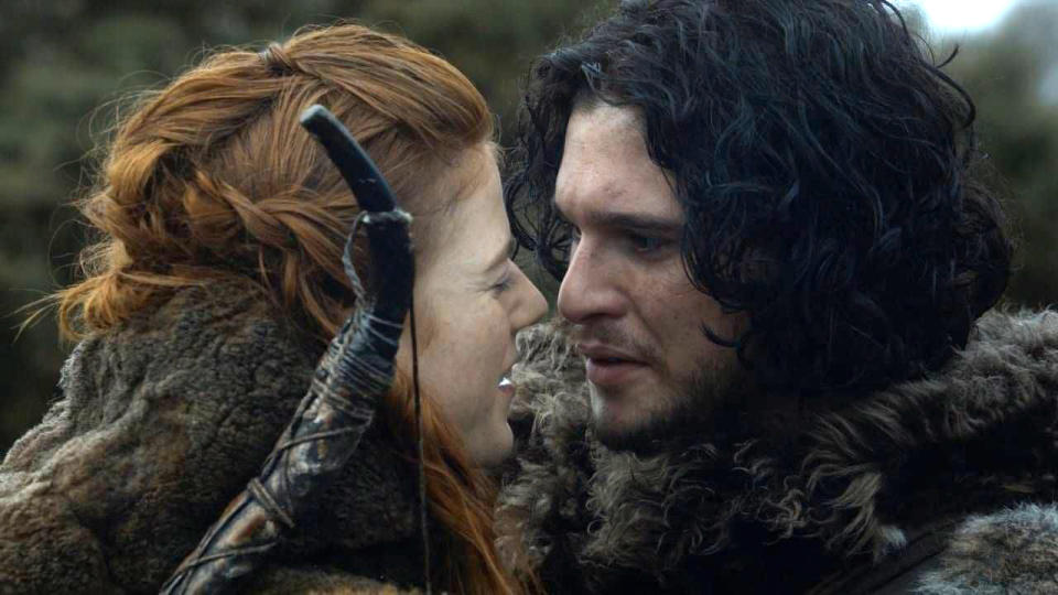 Kit Harington and GF Rose Leslie mall-shopping for candles will have you screaming “ME!”