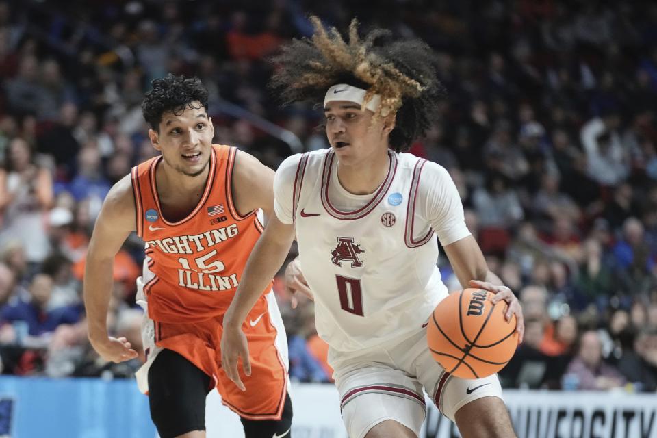 Arkansas's Anthony Black drives by Illinois's RJ Melendez during the second half of a first-round college basketball game in the NCAA Tournament Thursday, March 16, 2023, in Des Moines, Iowa. (AP Photo/Morry Gash)