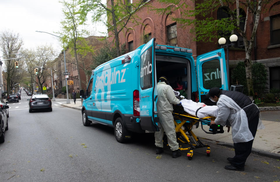 Ambulance workers pick up an elderly man in March 2020 from Cobble Hill Health Center, one of the nursing homes in New York City that registered an alarming number of COVID-19 deaths. Cuomo had barred nursing homes from testing incoming patients for COVID-19. (Photo: Braulio Jatar/SOPA Images/LightRocket via Getty Images)