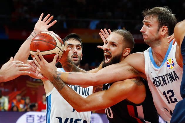 <p>Evan Fournier dans la tenaille argentine</p>