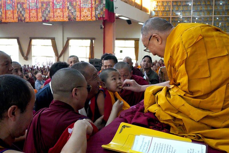 中共要求藏人「感黨恩、聽黨話、跟黨走」。（圖／翻攝自達賴喇嘛臉書）