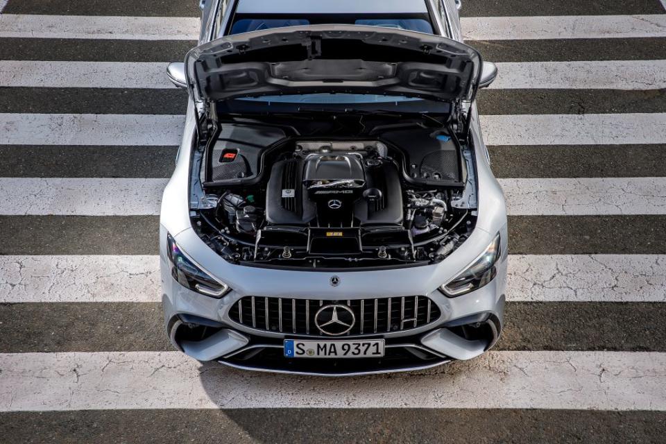 圖三_Mercedes-AMG 開啟電動新紀元，以當家 V8 發動機為基礎，注入 F1 的油電混合技術.jpg