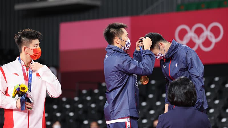  李洋、王齊麟拿下東京奧運羽球雙打金牌，現場響起「國旗歌」旋律。（資料照／體育署提供）