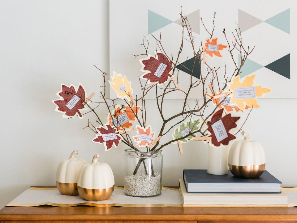 A DIY Thankful Tree Is Just the Seasonal Decor Piece You Need for Thanksgiving