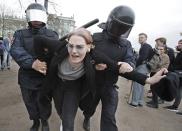 <p>Russian police detain a protester at a demonstration against President Vladimir Putin in St.Petersburg, Russia, Saturday, May 5, 2018. (Photo: Dmitri Lovetsky/AP) </p>