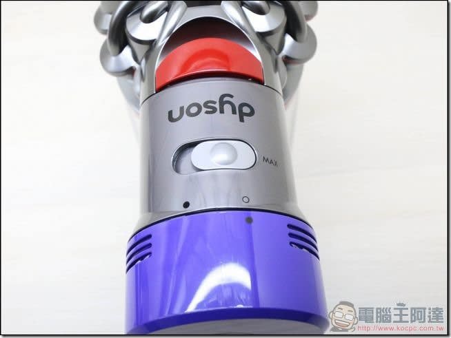 Dyson V8 Fluffy開箱評測體驗新一代設計超強續航噪音減半的多功能無線吸塵器