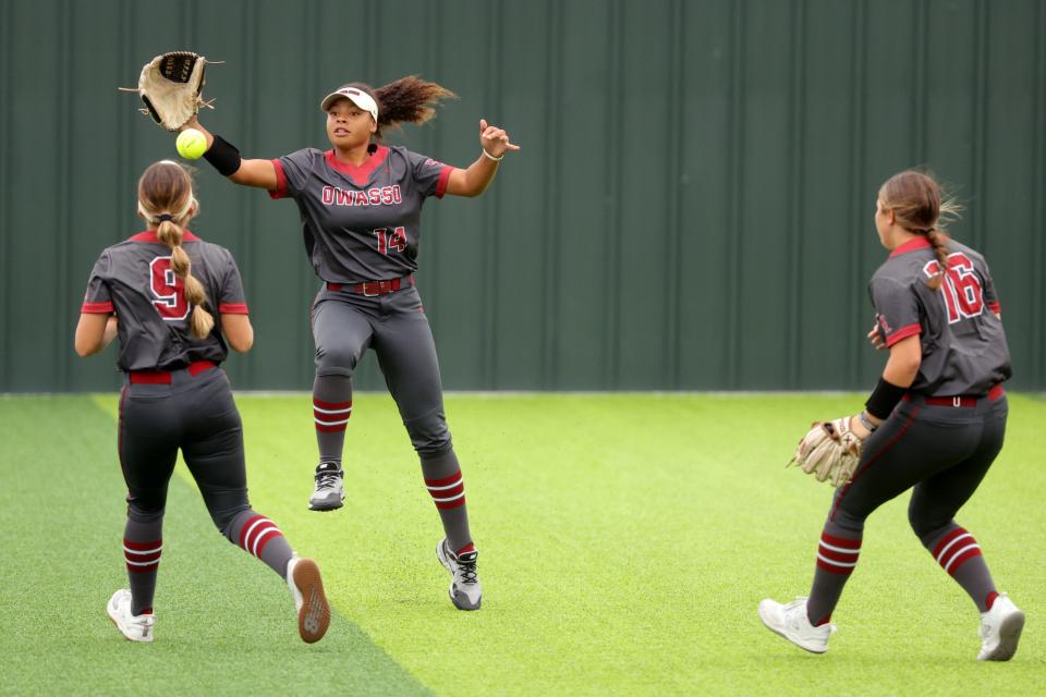 Owass's Jayelle Austin fields the ball during a Class 6A state fastpitch softball game between Owasso and Choctaw in Shawnee, Okla., Thursday, Oct. 12, 2023.