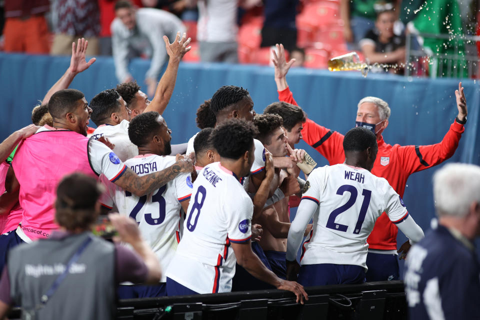 DENVER, CO - JUNE 06: United States forward Christian Pulisic (10) celebrates with teammates after scoring a goal from a penalty kick in extra time action during the CONCACAF Nations League finals between Mexico and the United States on June 06, 2021, at Empower Field at Mile High in Denver, CO. (Photo by Robin Alam/Icon Sportswire via Getty Images)