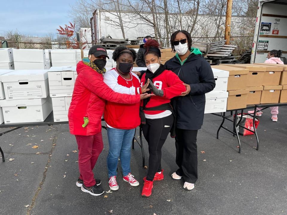 Members of Delta Sigma Theta Sorority, Inc. pose at the 2021 Umoja Karamu dinner distribution.