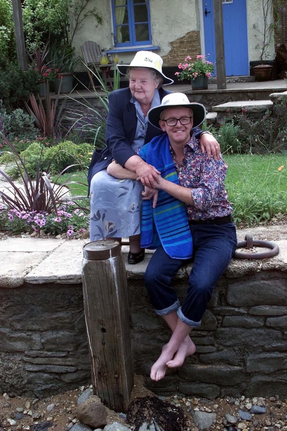 Chris and his late mum, Minnie, at the Chelsea Flower Show, in 2000. (Getty)