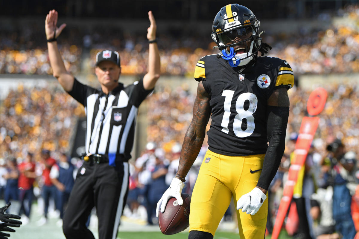 Quarterback play a mixed bag as Seahawks lose to Steelers to open