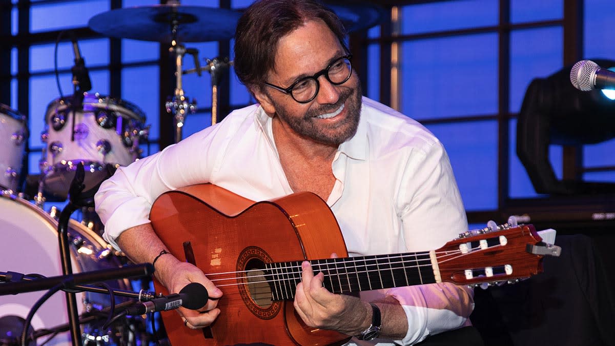  Al Di Meola. 