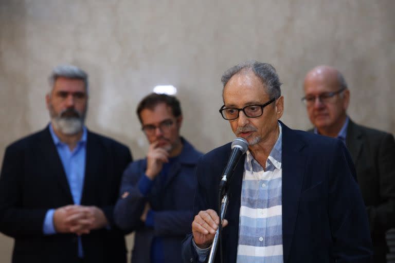 El director del documental, MIguel Rodríguez Arias, fue uno de los oradores en el Centro Cultural San Martín; también hablaron el titular de esa institución, Diego Berardo, el ministro de Cultura de la Ciudad de Buenos Aires, Enrique Avogadro y el periodista Pablo Sirvén