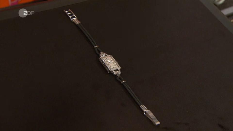 Die Damen-Armbanduhr mit Diamantbesatz aus den 1920er-Jahren wurde mit 800 Euro bewertet. (Bild: ZDF)