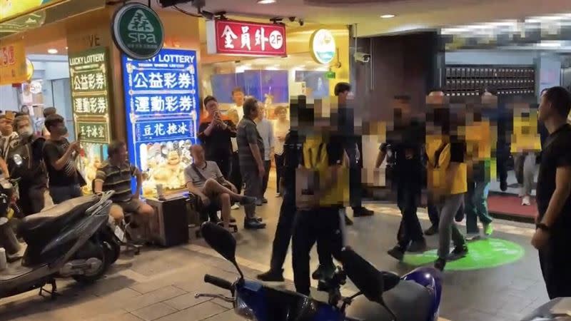 台北市中山區林森北路一間合法養生館遭爆是大型應召站。（圖／翻攝畫面）