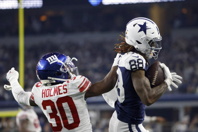 Dallas Cowboys wide receiver CeeDee Lamb (88) carries the ball against the  Washington Commanders during an NFL football game in Arlington, Texas,  Sunday, Oct. 2, 2022. (AP Photo/Ron Jenkins Stock Photo - Alamy