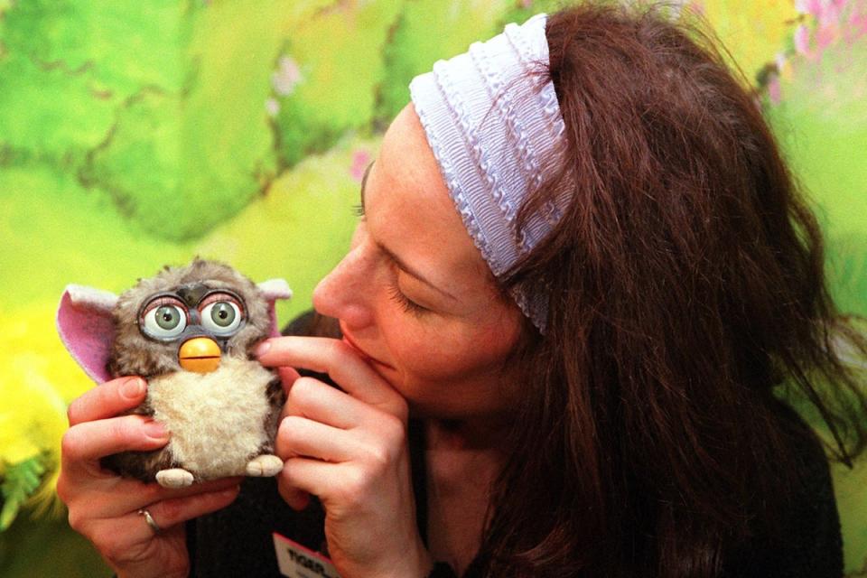 Tiger Electronics’ Dana Munshaw shows off the very first incarnation of the Furby at the American International Toy Fair in 1998 (AFP via Getty Images)