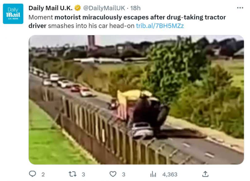 英國一名19歲少年先前吸毒後駕駛一輛聯結車，結果失控開往對向車道，迎面撞上一輛白色自小客車，導致車頭翻覆。（圖／翻攝自推特）