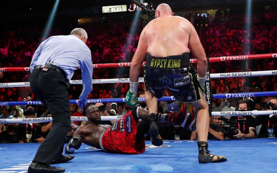 Wilder goes down in the third round - Reuters