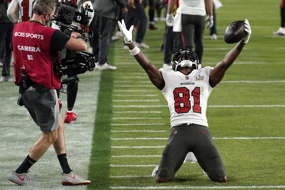 Tampa Bay Buccaneers wide receiver Antonio Brown celebrates after catching a 1-yard touchdown pass during the first half of the NFL Super Bowl 55 football game against the Kansas City Chiefs Sunday, Feb. 7, 2021, in Tampa, Fla. (AP Photo/Chris O'Meara)