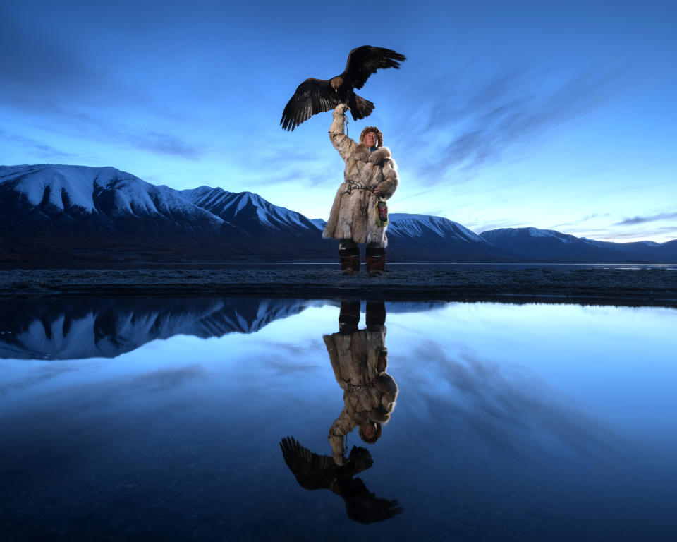 One of the riders with his eagle