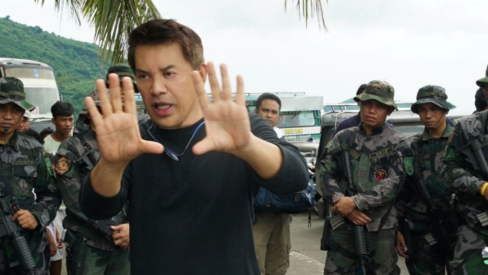 Brillante Mendoza directing ‘Gensan Punch’ - Credit: HBO Asia