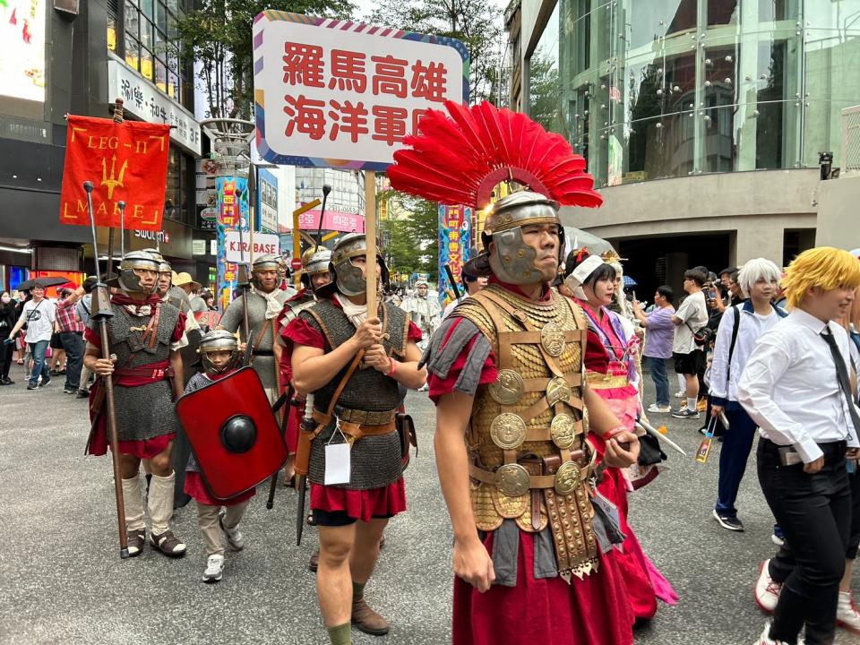 來自高雄的LARP歷史重演團體「羅馬高雄海洋軍團」，是重演古羅馬帝國時期戰史的社團，台灣的羅馬軍團LARP活動，不只有大人參與，更進一步發展成為親子活動項目之一。李思平提供